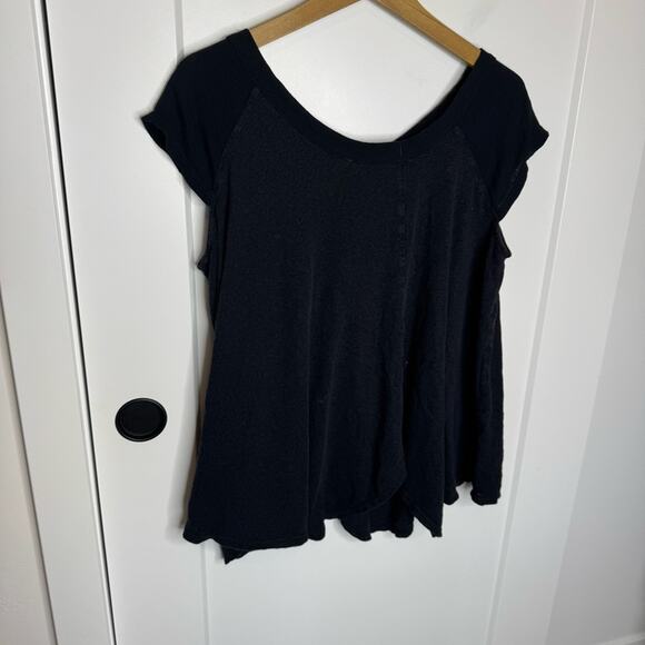 Free People Keep It Casual Front Slit Flowy Black T-shirt Size Small - Picture 8 of 8